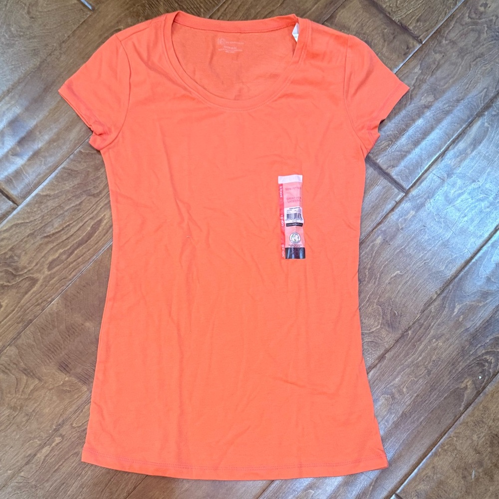 NWT Size small No Boundaries Semi-Fitting Orange Women's Top